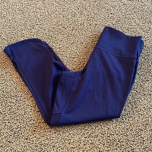 Lululemon Navy Blue Mesh Paneled Capris Leggings Size 6 in EUC - Picture 1 of 9